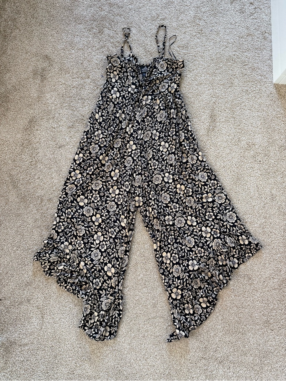 Angie Size Small Floral Wide-Leg Ruffle Jumpsuit in Black and Cream